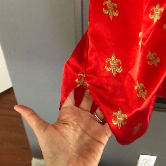 Lily of France, vintage red satin night￼ Shirt/robe Fleur-de-lis size S ￼ - Picture 4 of 5